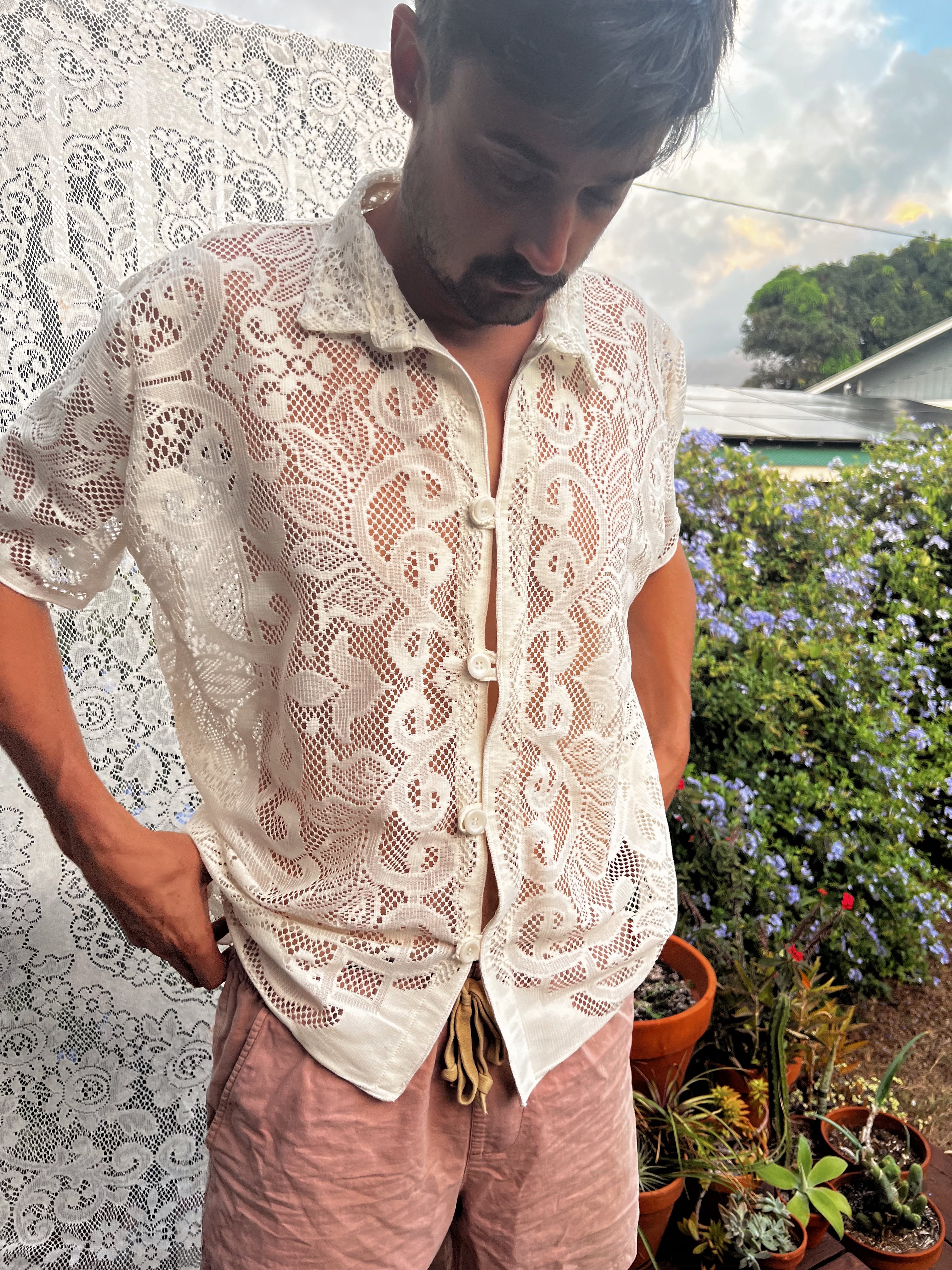 A Button Up Lace Shirt in Men's XL