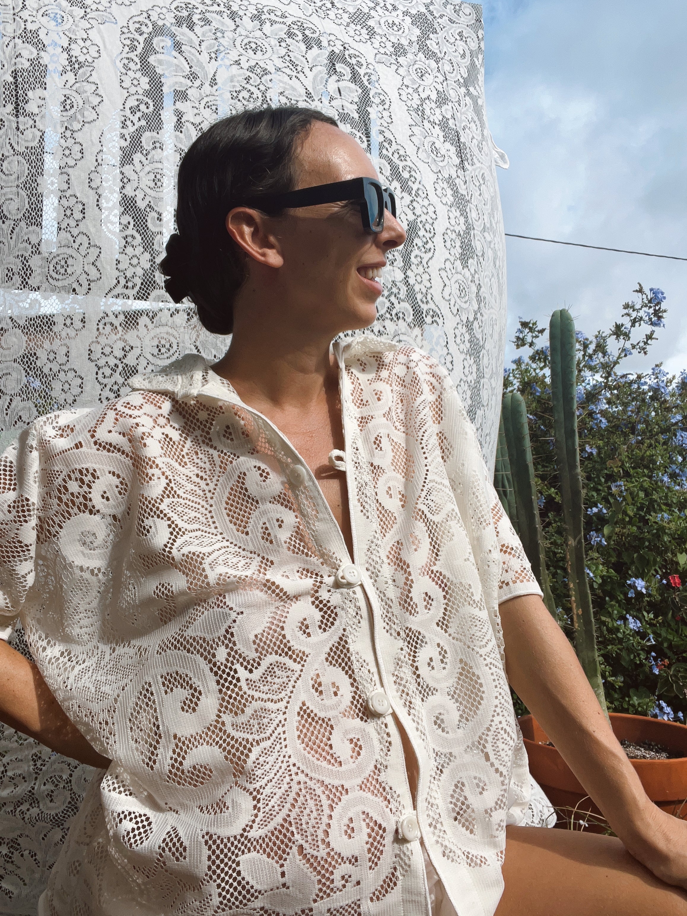 A Button Up Lace Shirt in Men's XL