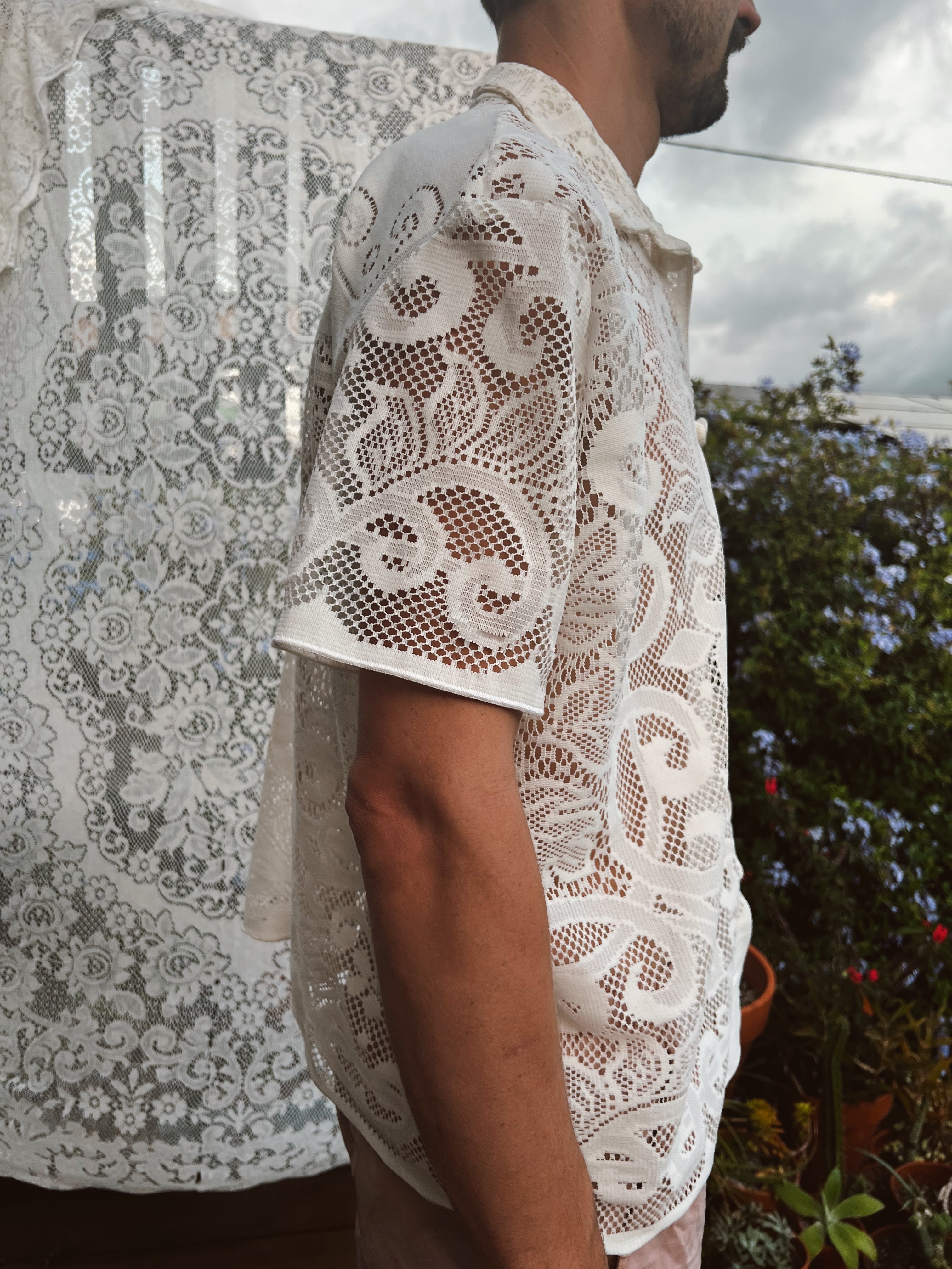 A Button Up Lace Shirt in Men's XL