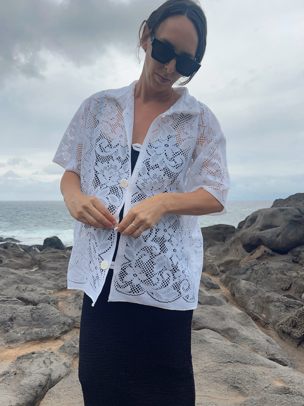 A Button Up Lace Shirt in Men's XL 1